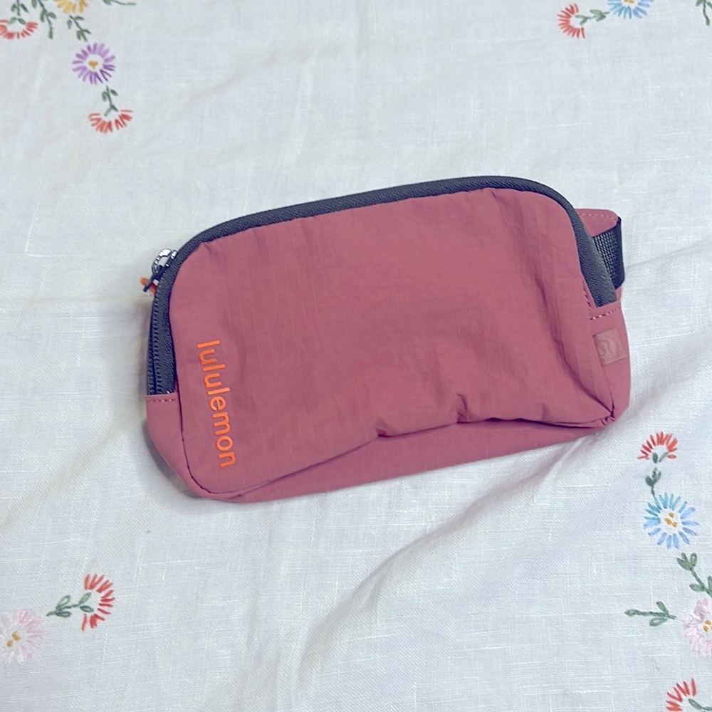 Lululemon Everywhere Mini Belt Bag - Briar Rose